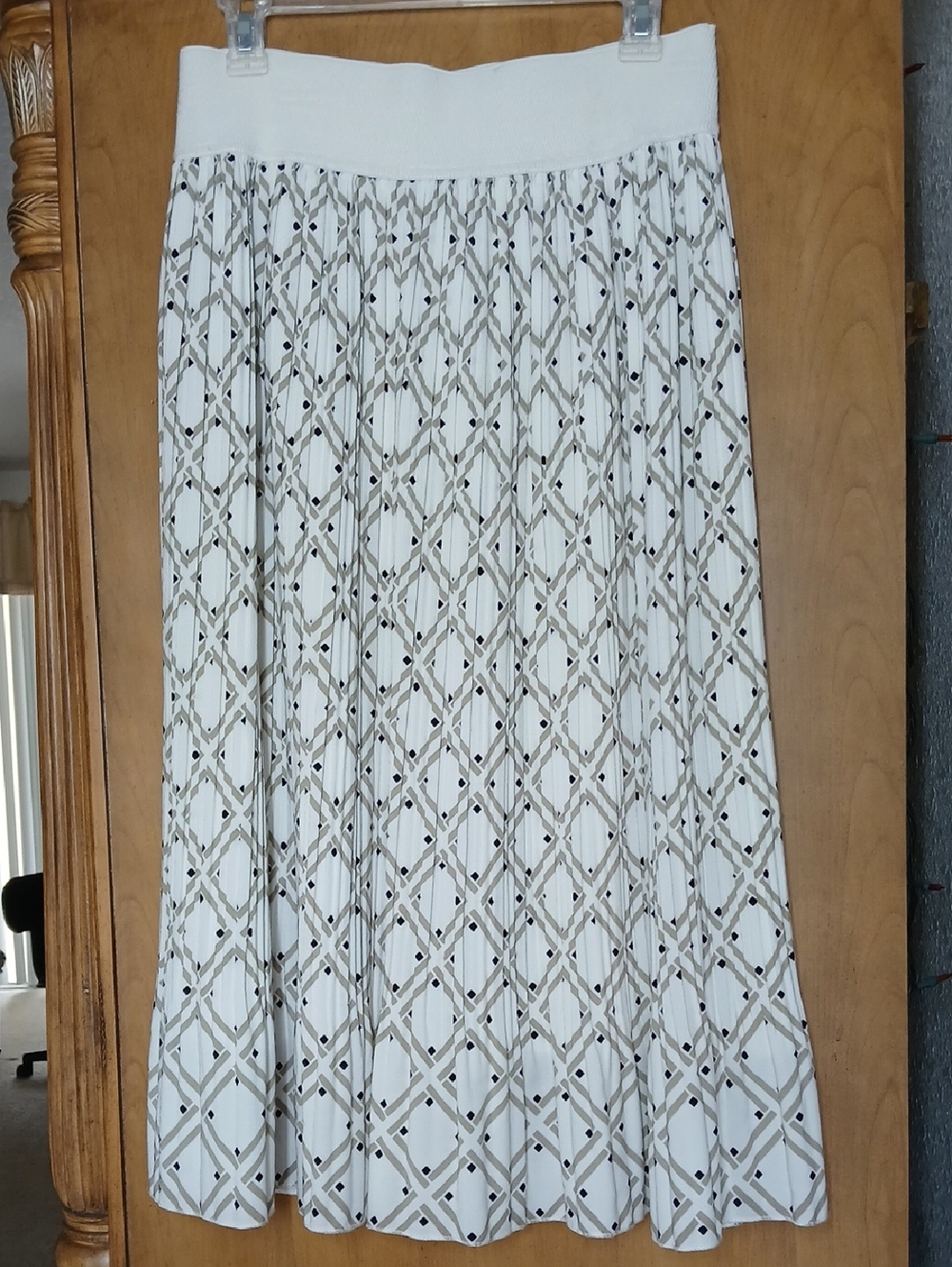 METROWEAR | White Taupe Black Crimp Pleat Skirt Skirt Sz L